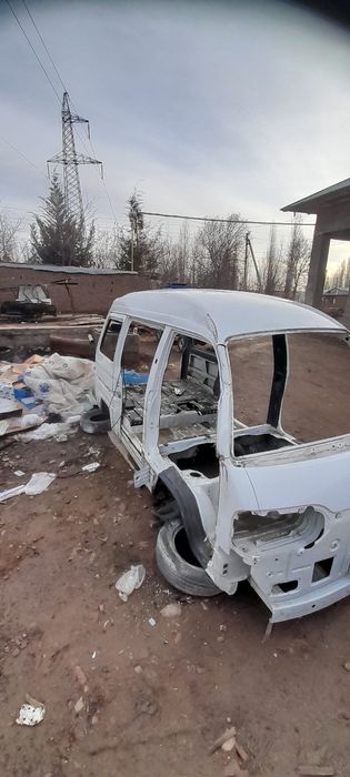 Damas Rama  2021 orqa kapoti xam bor