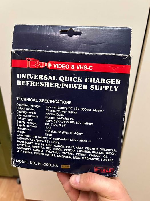 Универсальное зарядное , подходит под 15 фирм