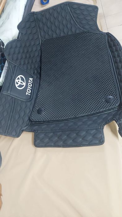 Toyota Avensis 8D полики