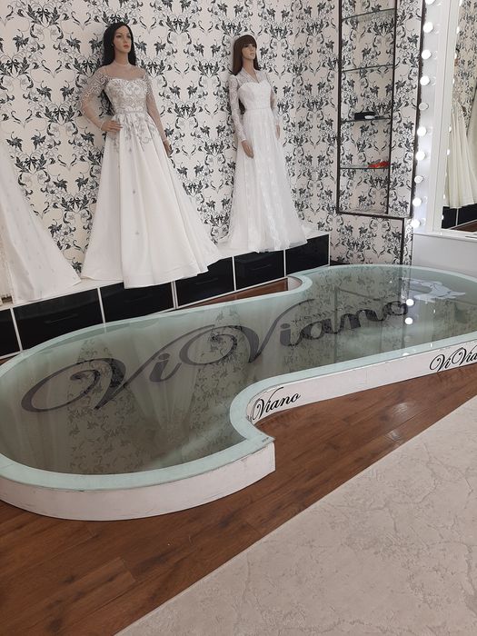 Подиум сотилади.