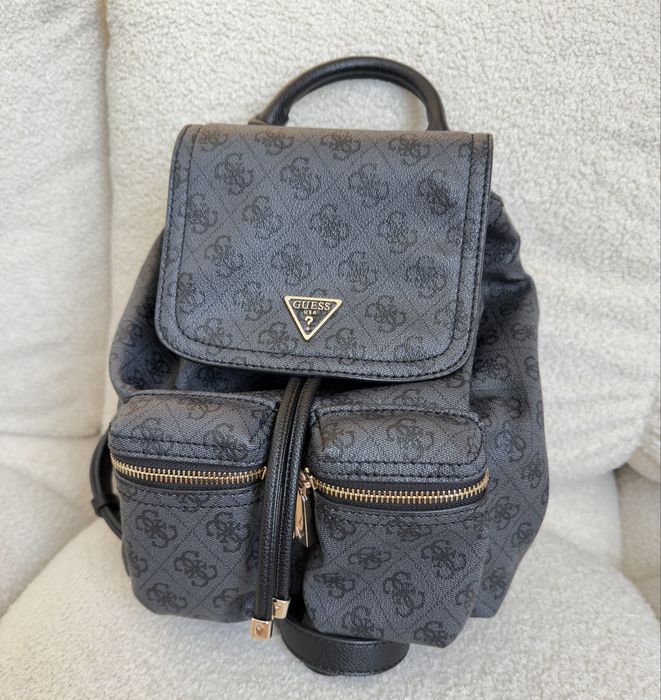 Дамска раница GUESS