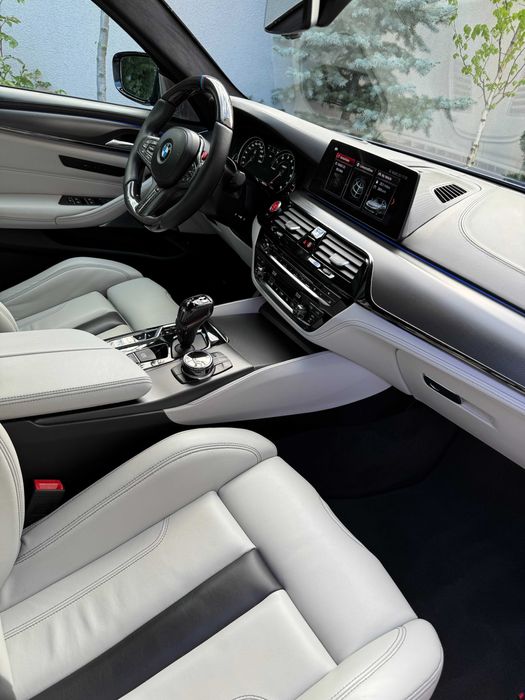 BMW M5 F90 Marina Bay Blue