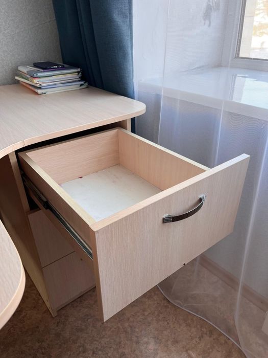 Продаю письменный стол, б/у