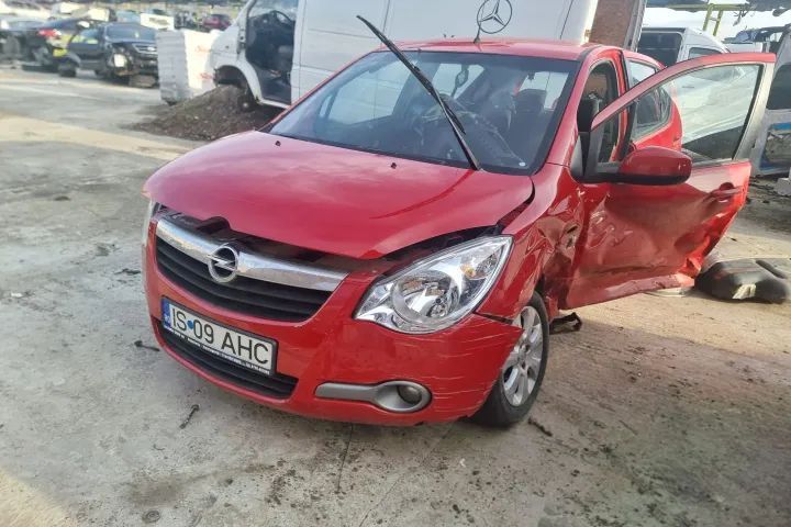 Dezmembrez Opel Agila 2, an 2008, motor 1.2 benzina K12B, 63kw, cutie de viteze manuala 5 trepte cod MFT ,  bara fata spate stop oglinda far usa portiera  stanga dreapta haion portbagaj brat etrier fuzeta