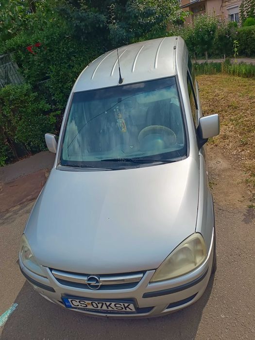 Vând Opel Combo