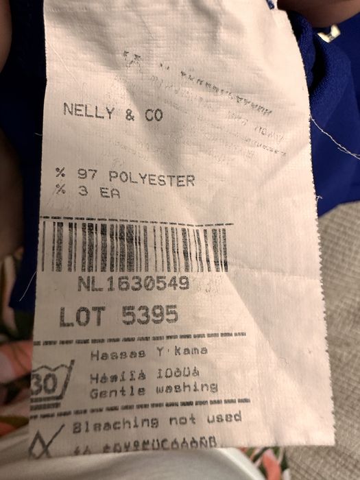 Платье на молнии сзади