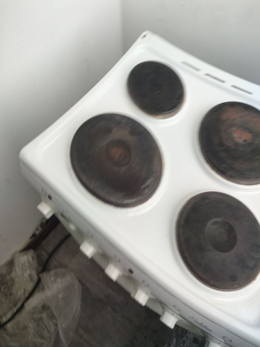 Продам электроплиту Deluxе