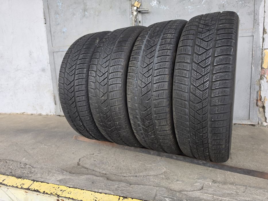 4 бр. зимни гуми  235/65/19 Pirelli 6-6,5 mm DOT 2715