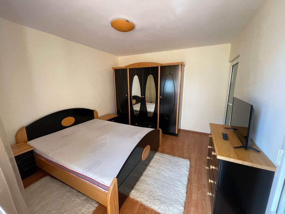Închiriez apartament 4 camere în zonǎ centralǎ, Piatra Neamț