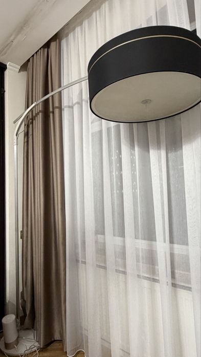 Срочно продам напольную лампу