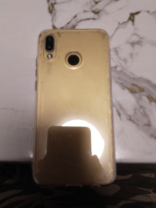 Смартфон Huawei P20 lite