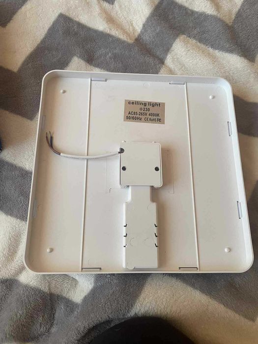 LED таванна лампа плафониера за баня - Водоусточив и икономичен IP44