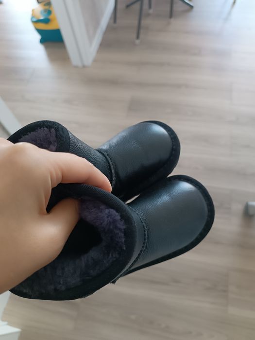 Продаю детские угги