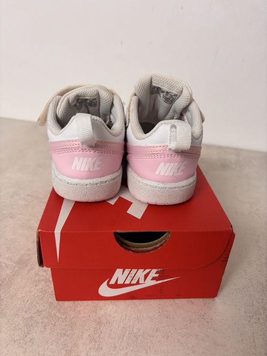 Adidasi Nike marimea 21.5 in stare foarte buna
