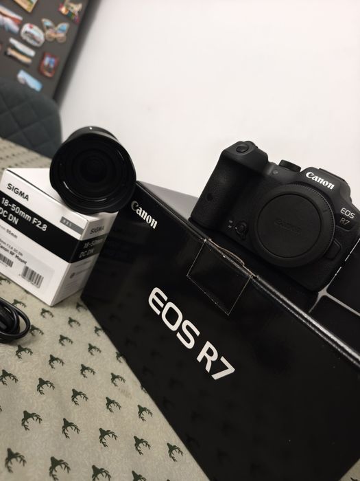 Продавам Canon EOS R7 + Sigma 18-50mm f/2.8 + ПОДАРЪК 64GB SD карта