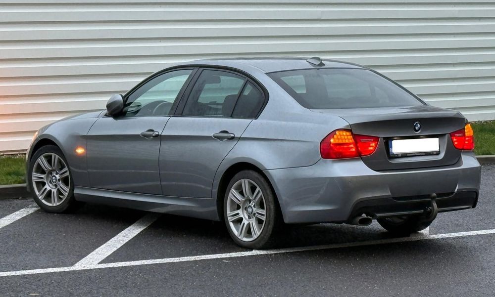 BMW Seria 3 E90 LCi 2010/ 2.0d/ Automat/ Pachet M/ Euro 5/ Bi-Xenon