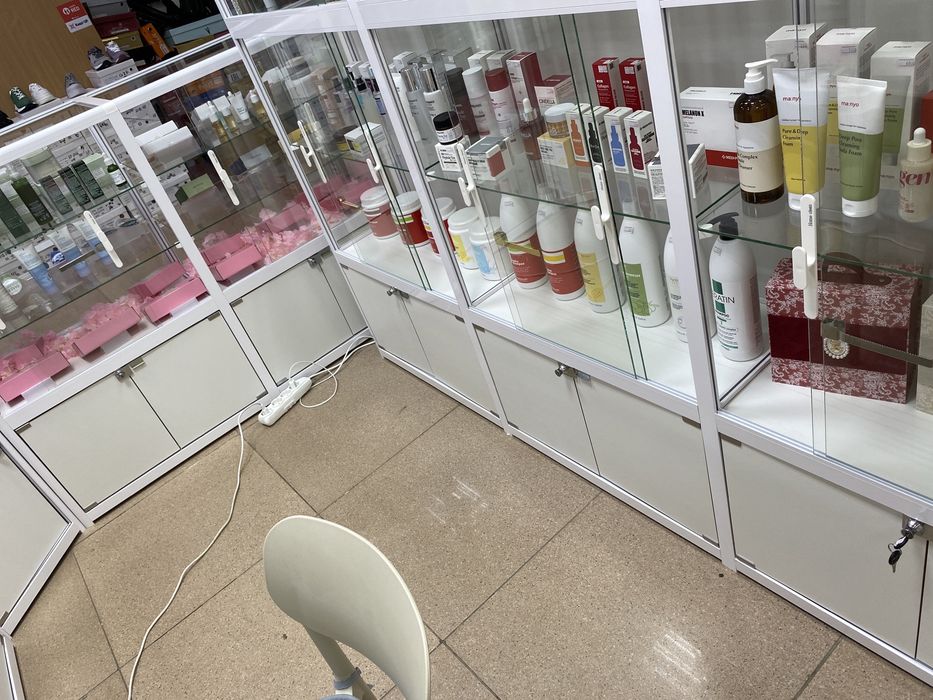 Срочно продам витрины, оборудование «островок»