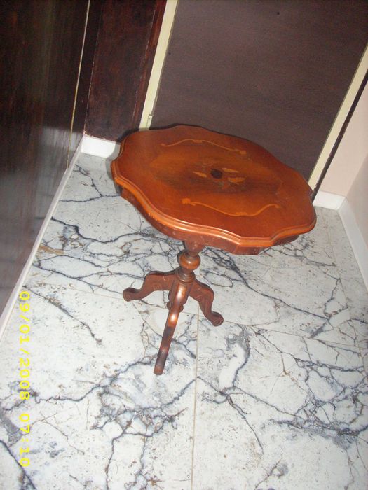 Столове и други неща Подарък шкаф