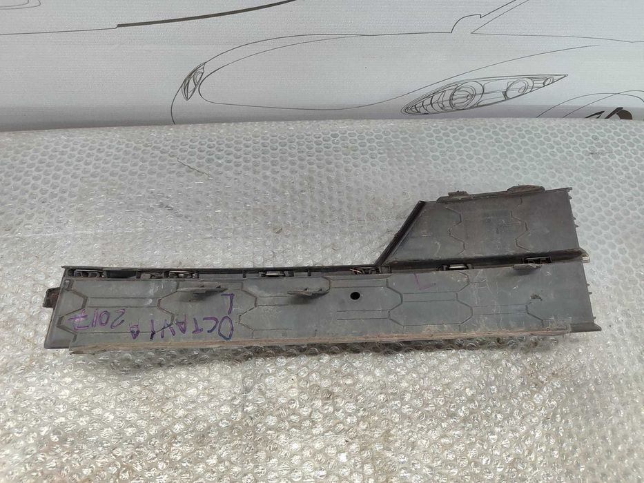 Grila Bara Fata Stanga Skoda Octavia (5E) Break 2017–2020 / Cod OEM 5E0807681G (5G2)