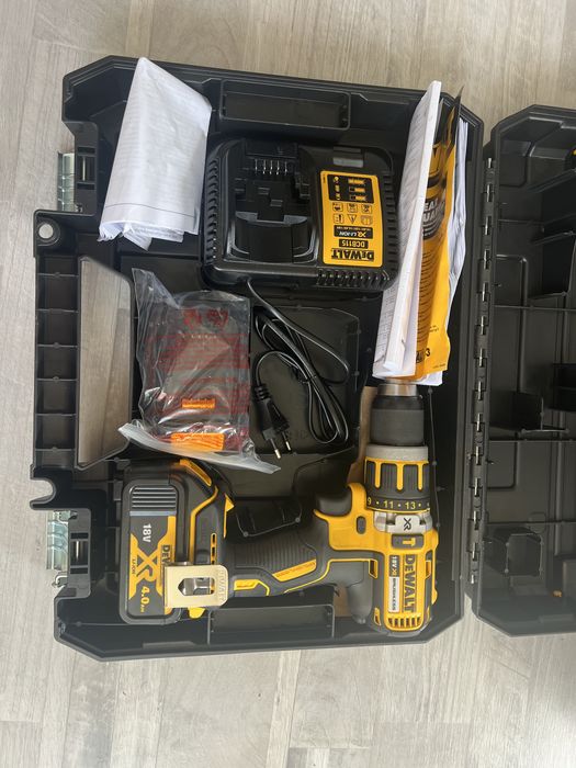 Акумулаторен ударен винтоверт DEWALT DCD795D2