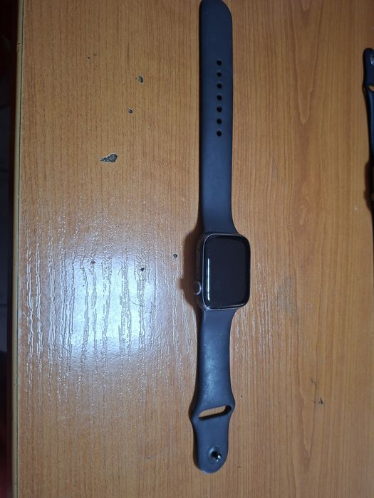 Продавам часовник  Apple watch series 5
