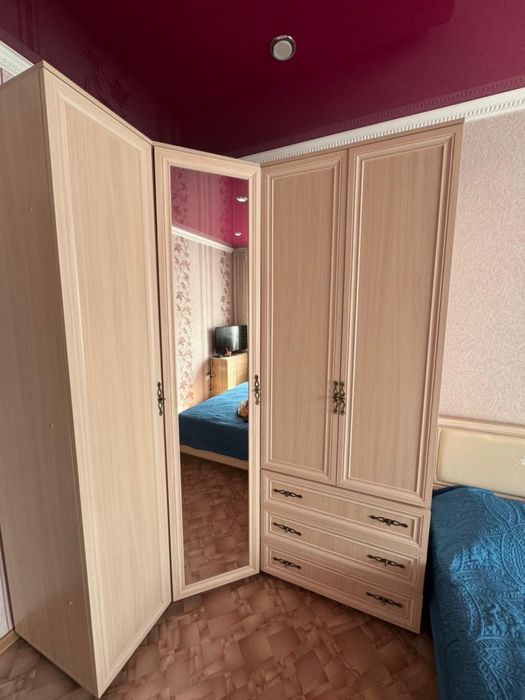 Продам! Отличном состоянии угловой шкаф