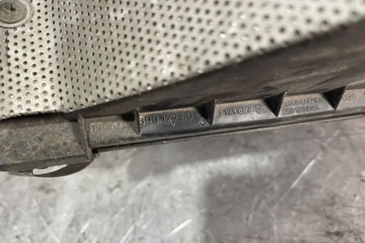 Carcasa filtru aer 8D0129607G / 8D0 129 607 G Volkswagen VW Passat