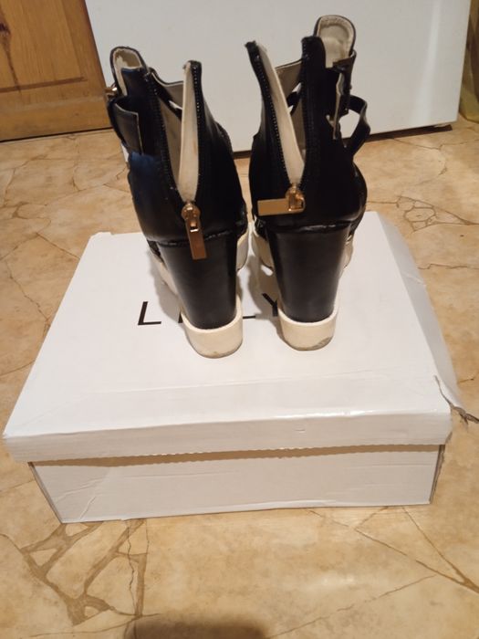 Обувки на платформа