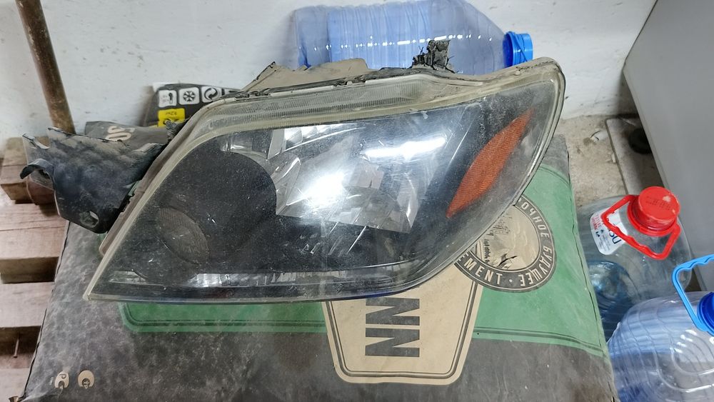 продам фара (водительская) outlander 2004