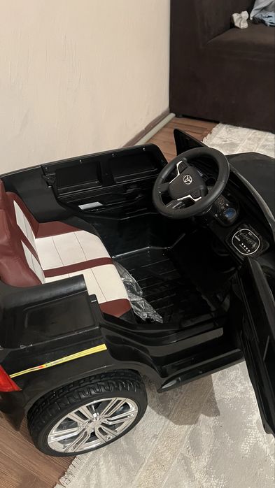 Детская машина на пульту управления