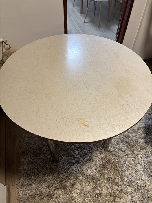 Masa rotunda in stare buna