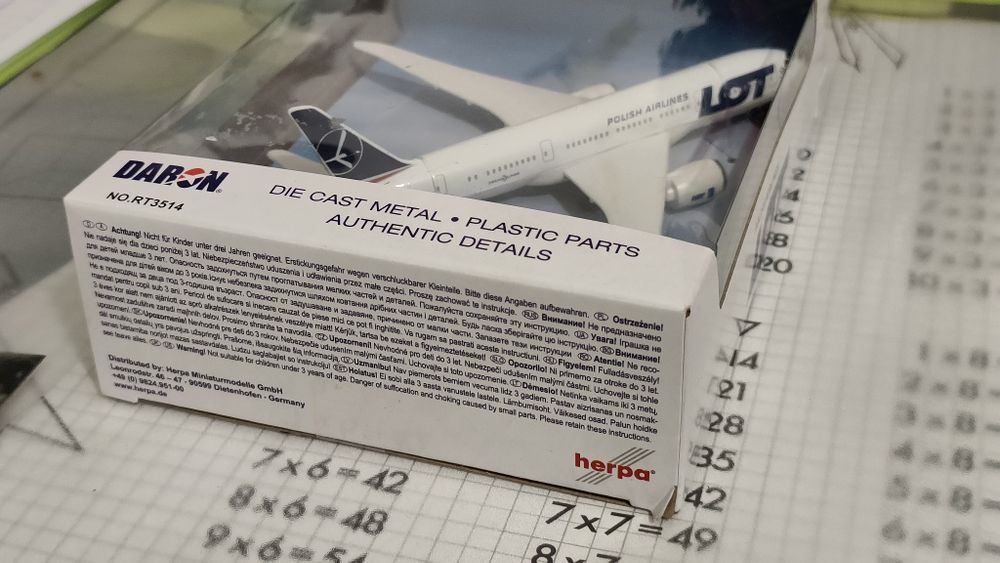 Vand macheta avion Boeing 787, compania LOT, Herpa