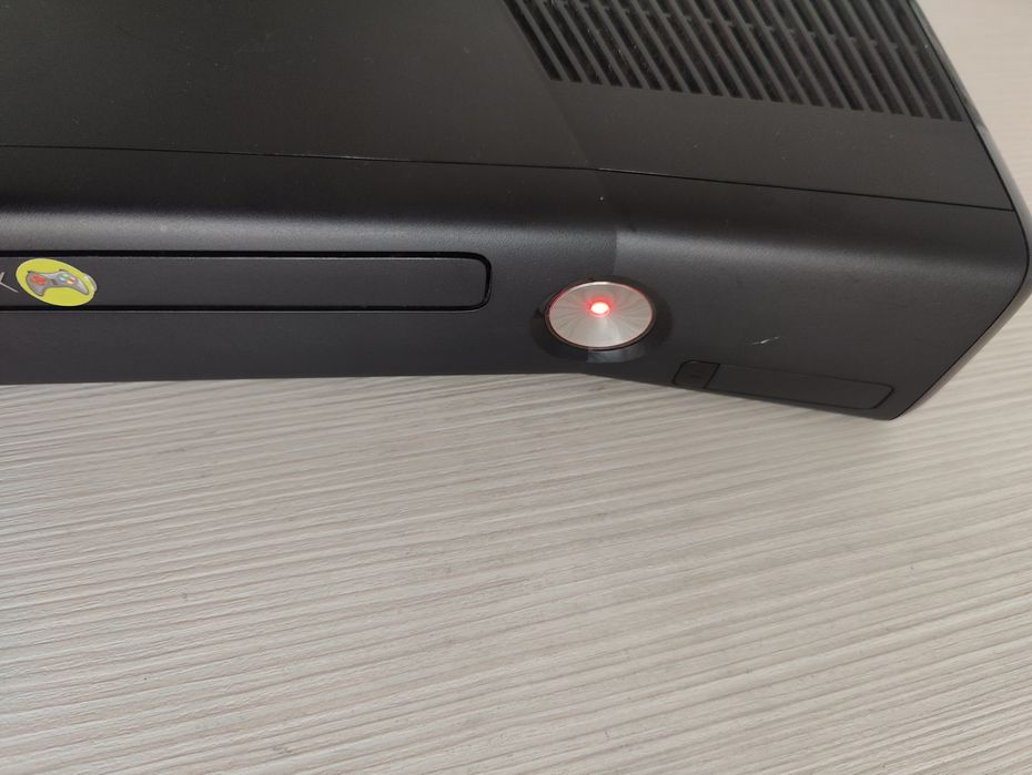 Xbox 360 S - pentru piese