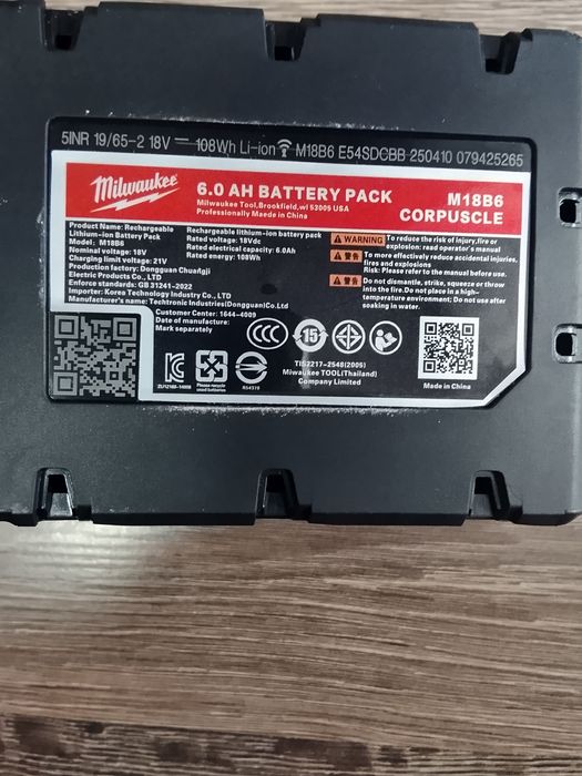 O buc. Baterie Milwaukee de 6A. Nou