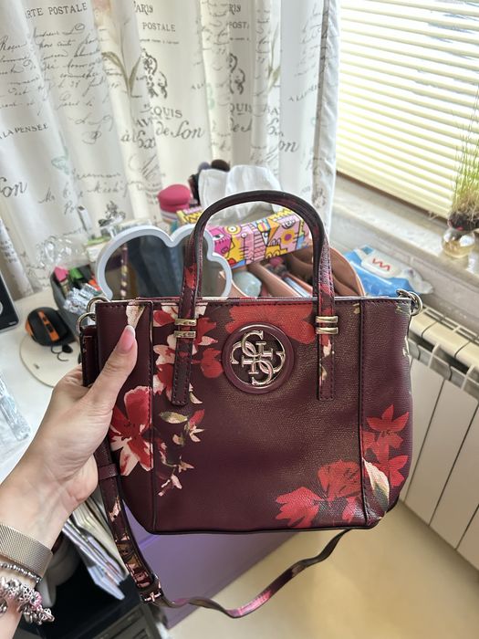 Guess чанта нова