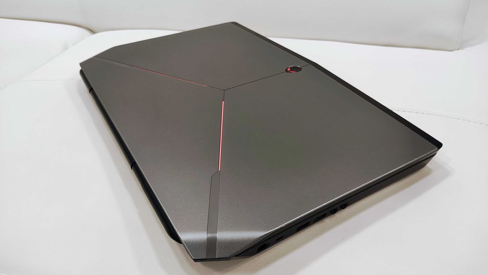 Laptop gaming ALIENWARE ,intel core i7 , doua placi video, 18,4 inch