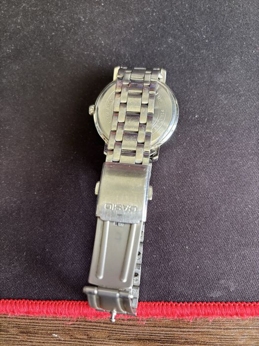 Сребърен часовник Casio