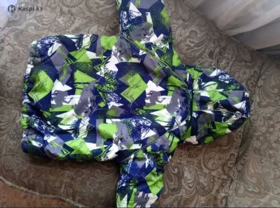 Продам детские куртки