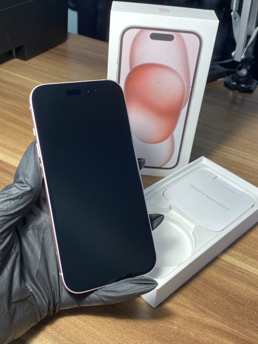iPhone 15• 128 GB • Pink