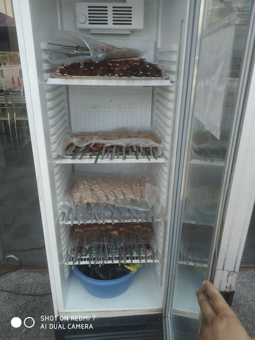 Срочно продается Витрина Холодильник