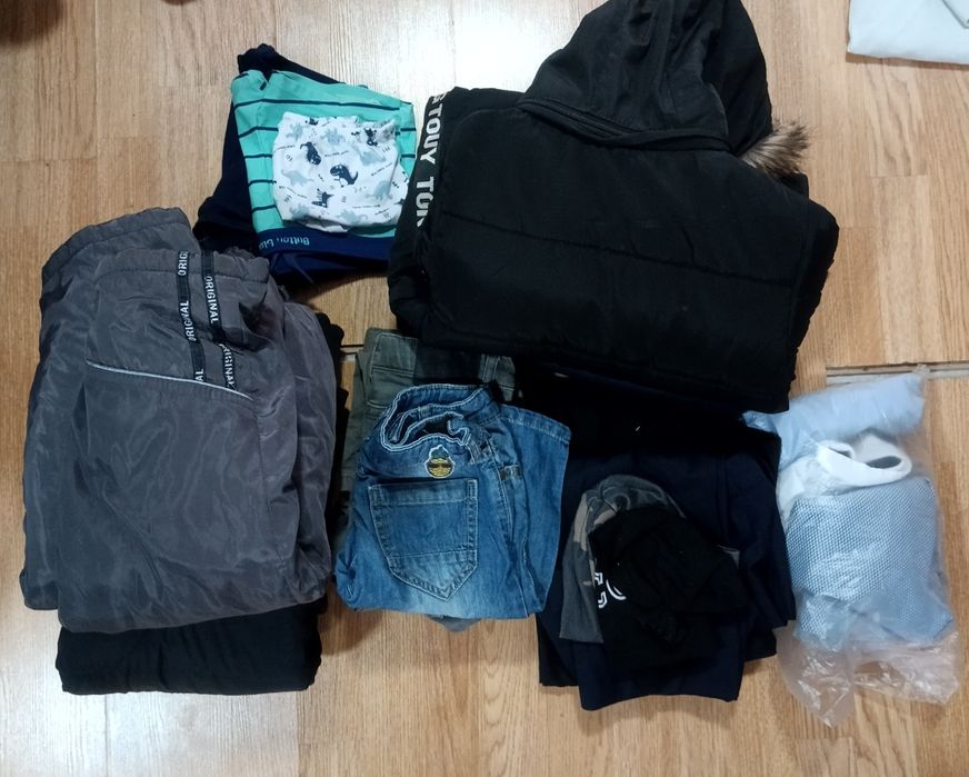 Отдам даром детские вещи на мальчика на возраст примерно от 4 до 6 лет