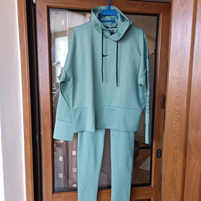 Екип за спорт Nike