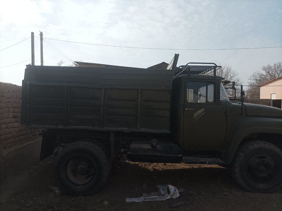 Zil 45021. Yili 1989. yashil haki rangda. Holati yaxshi.