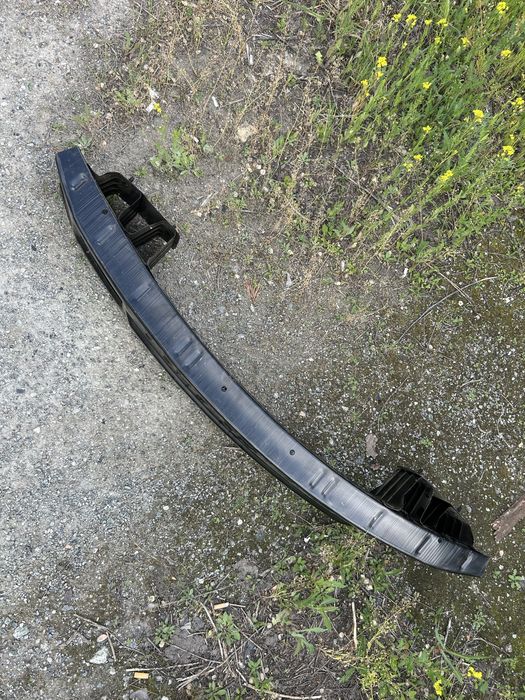 Усилитель переднего бампера