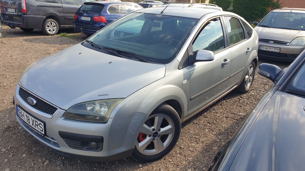 Vând Ford Focus 1,6 benzină.