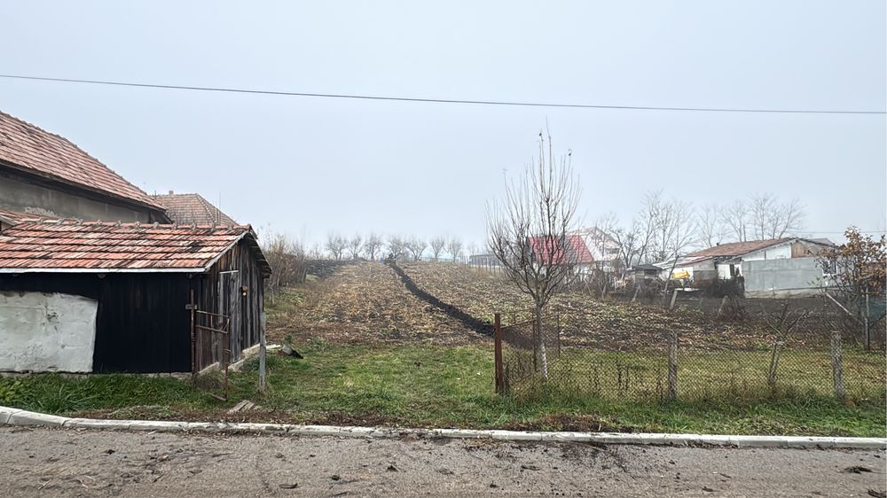 Vand pamant intravilan