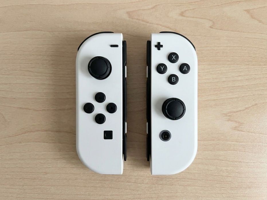 Nintendo Switch (OLED) + подарък игри и карта памет