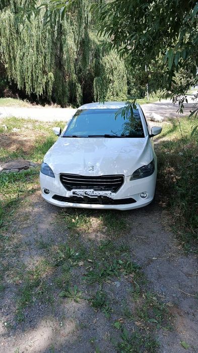 Продам машину пежо 301