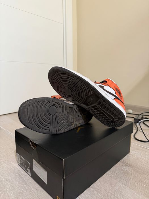 Jordan 1 MID SE Orange Turf - 43