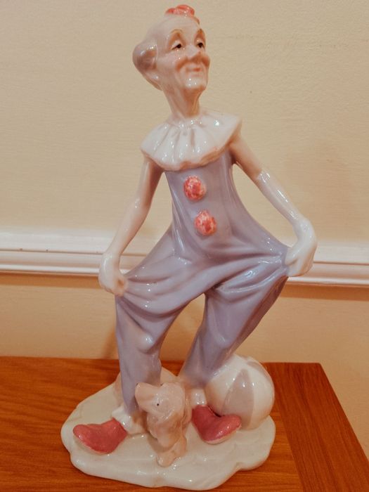 Два порцеланови клоуна